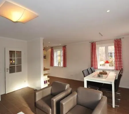 Holiday home Doppelhaushaelfte Seestern